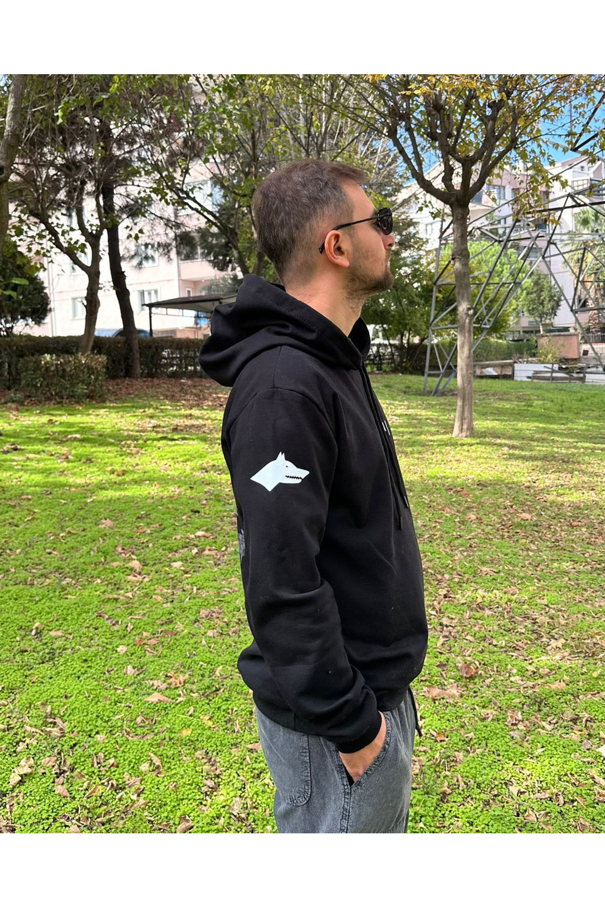 AYDESİGN  Türk Bozkurt Kol Baskı Detaylı Göktürkçe Yazılı Siyah Kapşonlu Sweatshirt - Görsel 3