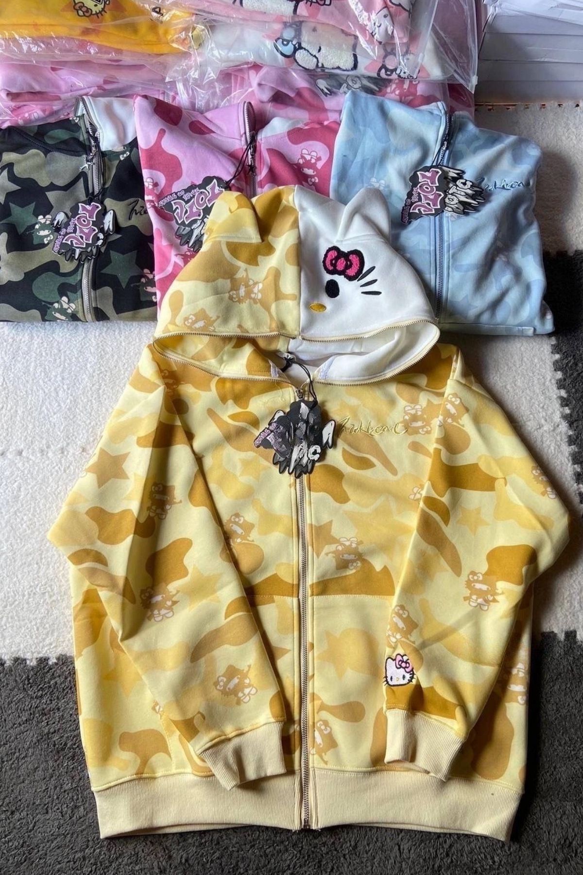 İlayda Toprak  Camo Sarı Hello Kitty Unisex Hoodie Fermuarlı Uzun Kollu Hırka - Görsel 2