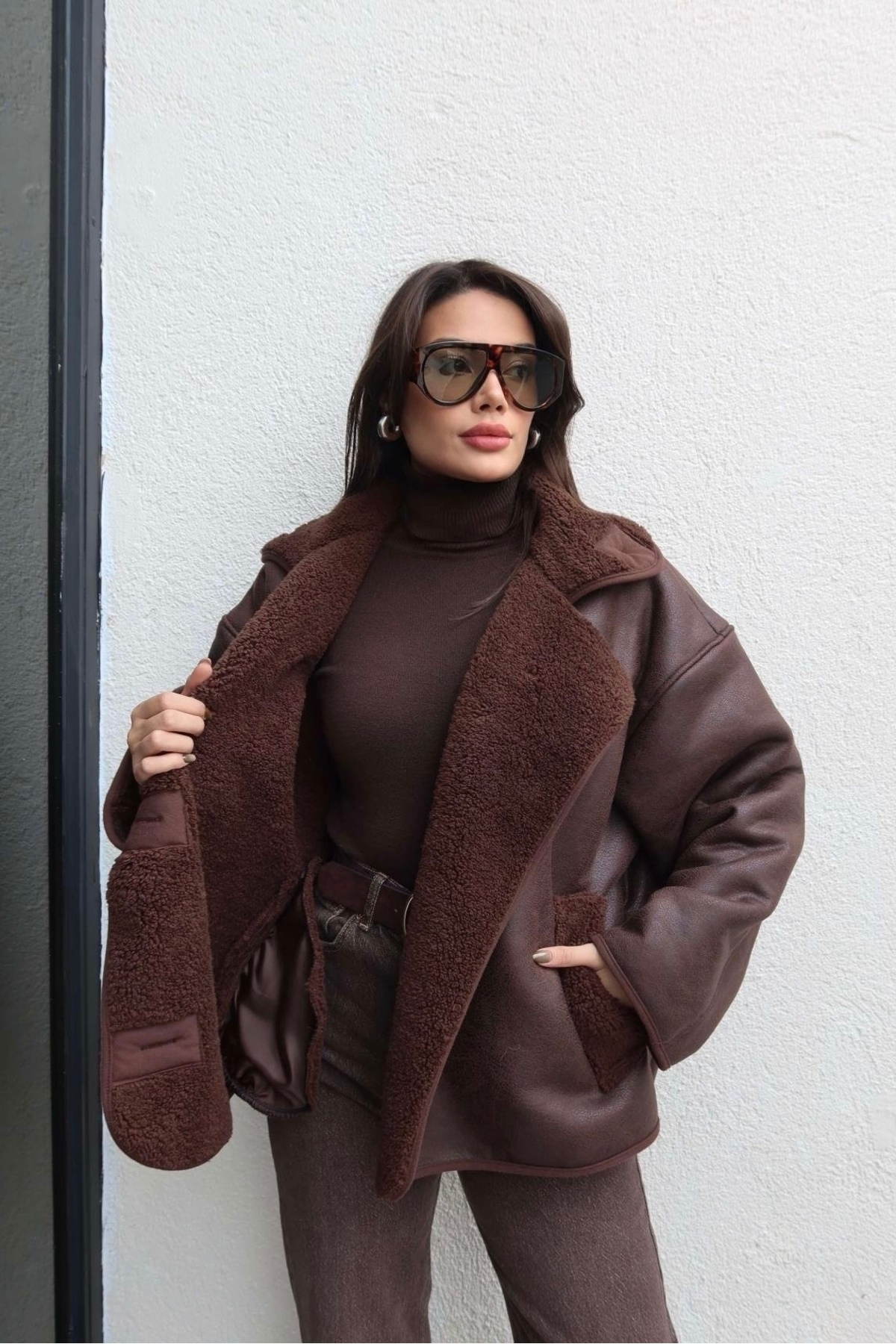 gm giyimarket  Kadın Süet Deri Içi Peluşlu Oversize Model Mont Ceket - Görsel 3