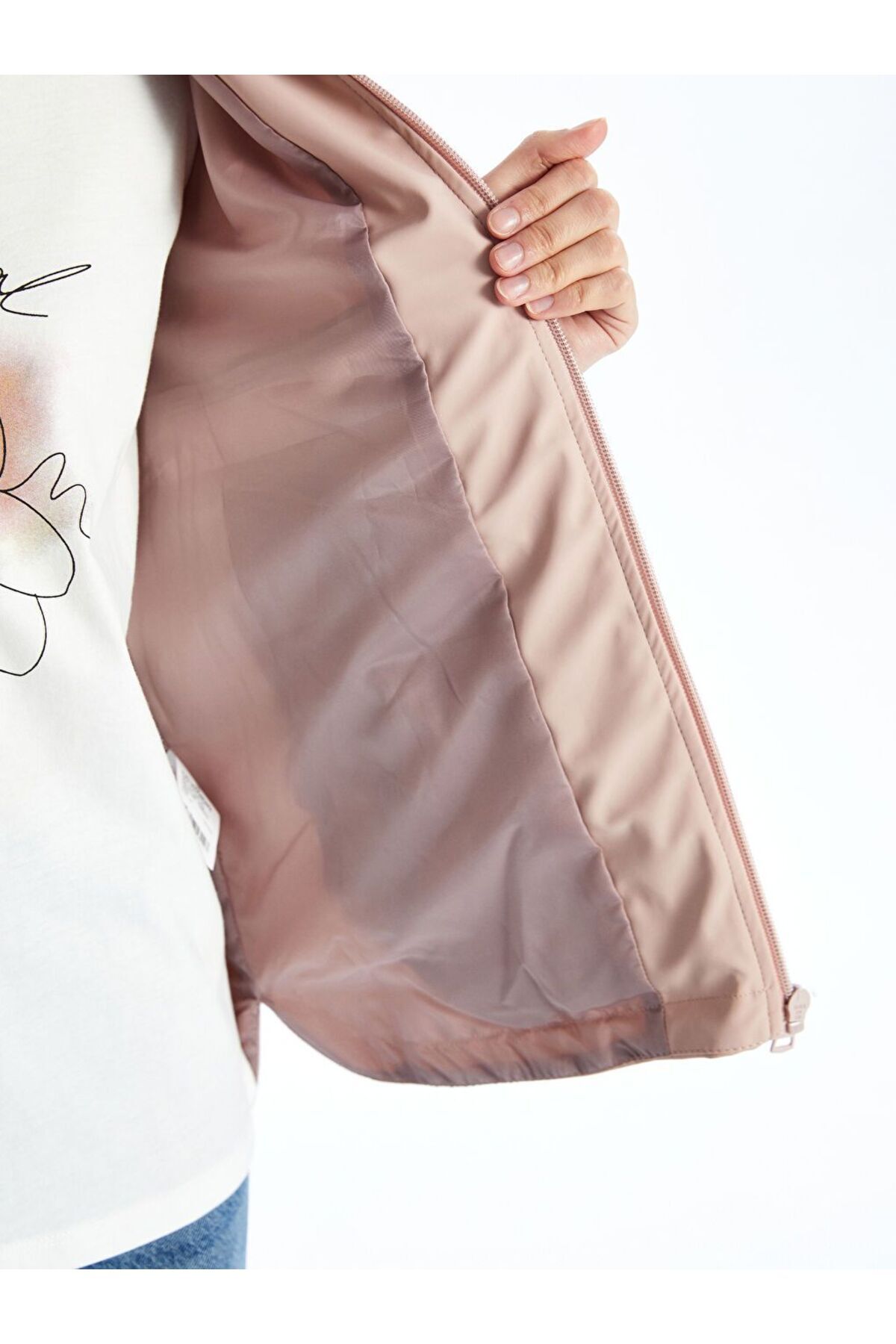 LC Waikiki  Kapüşonlu Düz Deri Görünümlü Kadın Yağmurluk - Görsel 4