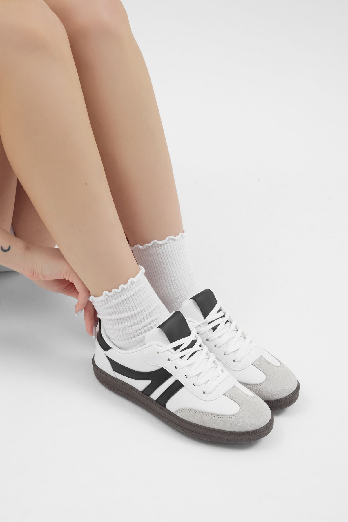 Tonny Black  Kadın Beyaz Siyah Termo Taban Yanı Şeritli Bağcıklı Günlük Rahat Spor Ayakkabı - Görsel 3