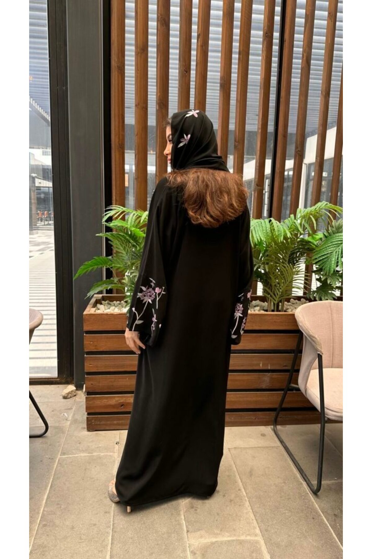 عباية كلوش كريب ملكي بكم مشجر