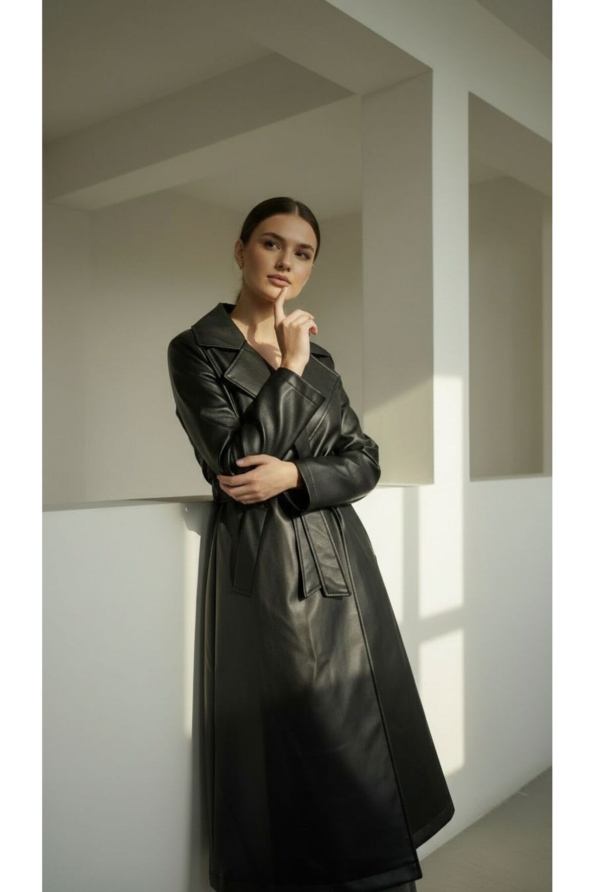 Moda Banuş Siyah Deri Kuşaklı Uzun Trençkot görsel 5
