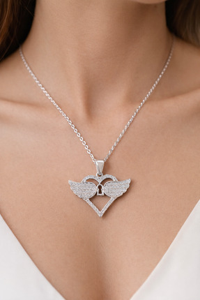 liore dünyası 925 Ayar Gümüş Zirkon Taşlı Kanatlı Kalp Kilit Kolye