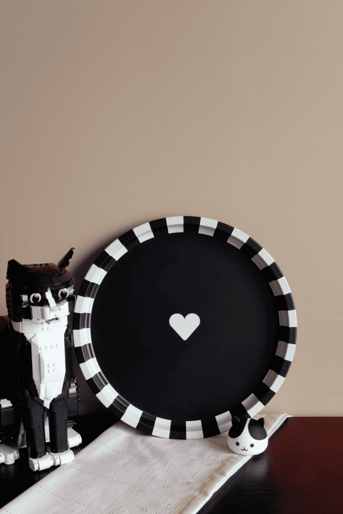 Home 34cm Black Heart Metal Tray
