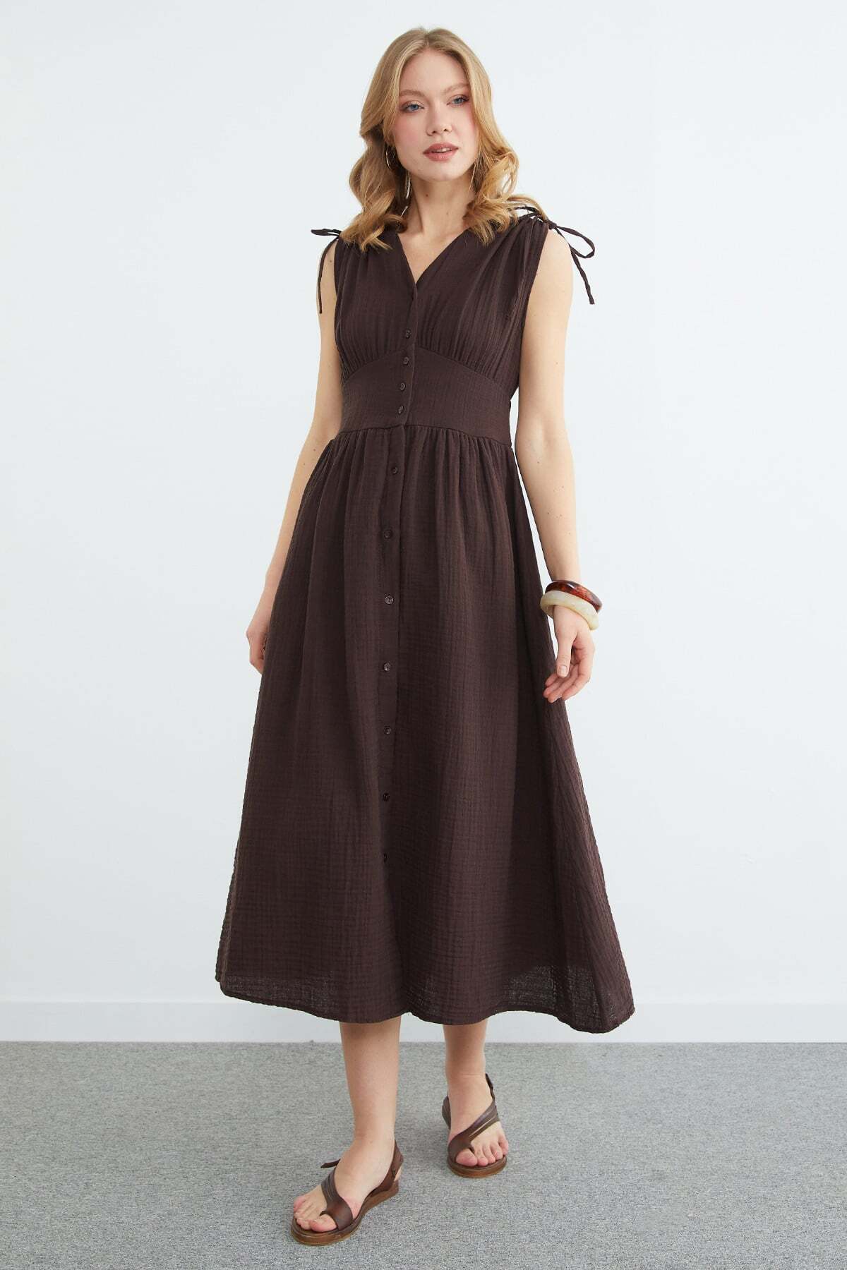 Fullamoda  Omuz Bağcıklı Düğmeli Müslin Elbise - Görsel 3