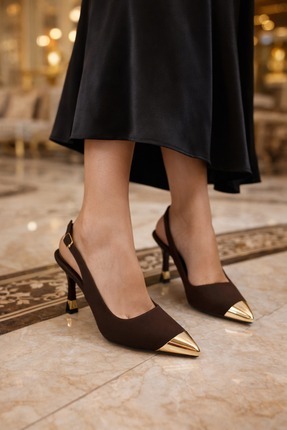 Peta Kadın Sivri Burun Metal Detaylı İnce Topuk Tokalı Ayakkabı