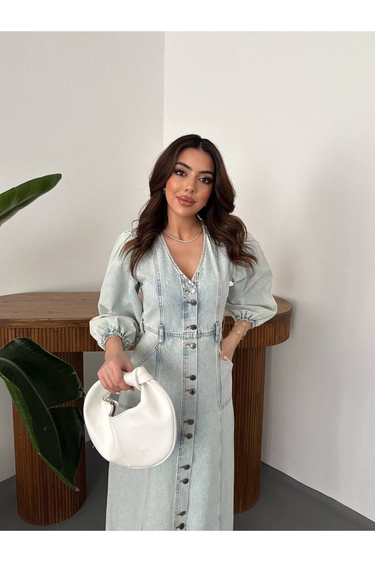 Ekim Store  V Yaka Yarım Kol Düğmeli Kot Elbise - Görsel 2