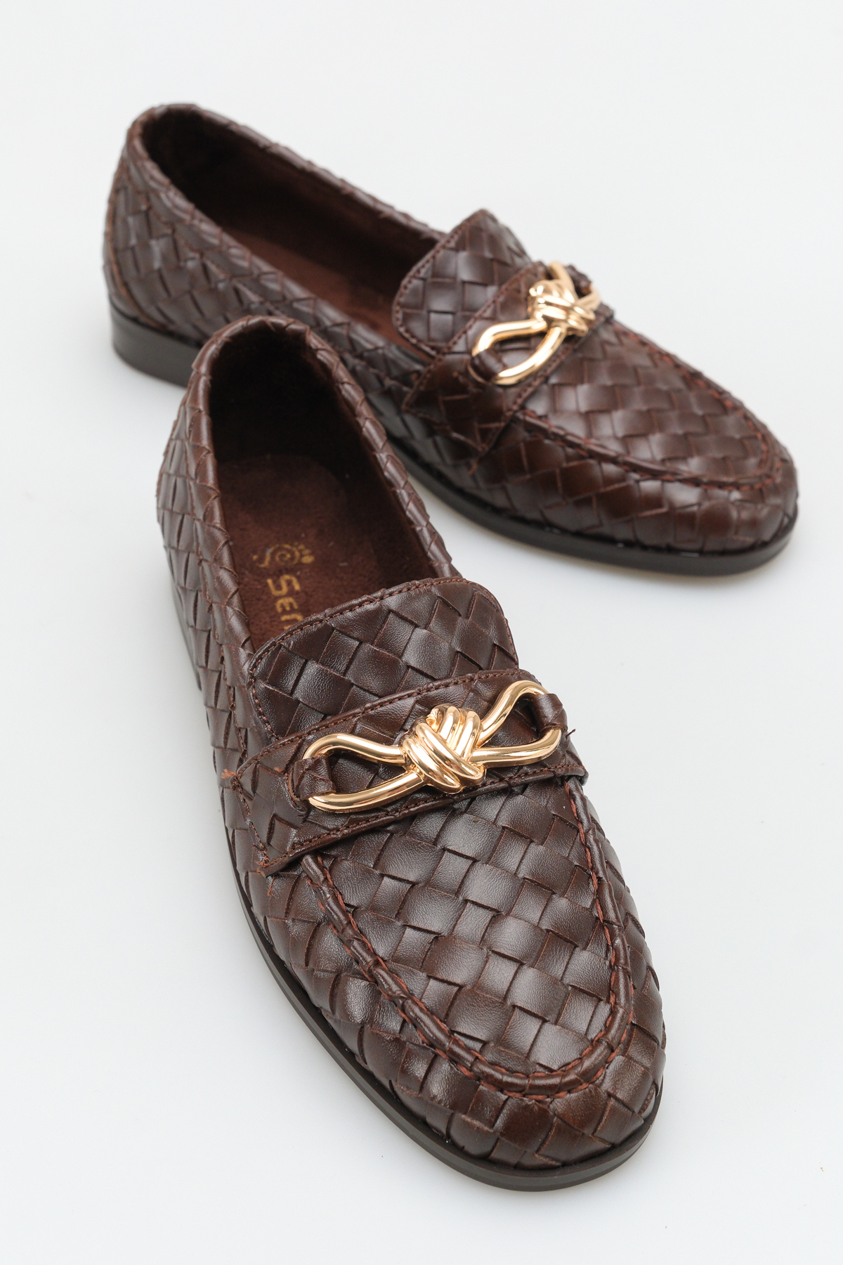 Plain Sole Stylish Women's Casual Flat Shoes with Knitted Texture and Gold Buckle