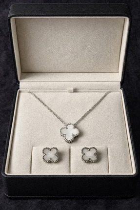 Gulsah's Store Çelik silver beyaz yonca kolye ve küpe 2’li set - HEDİYE paket...