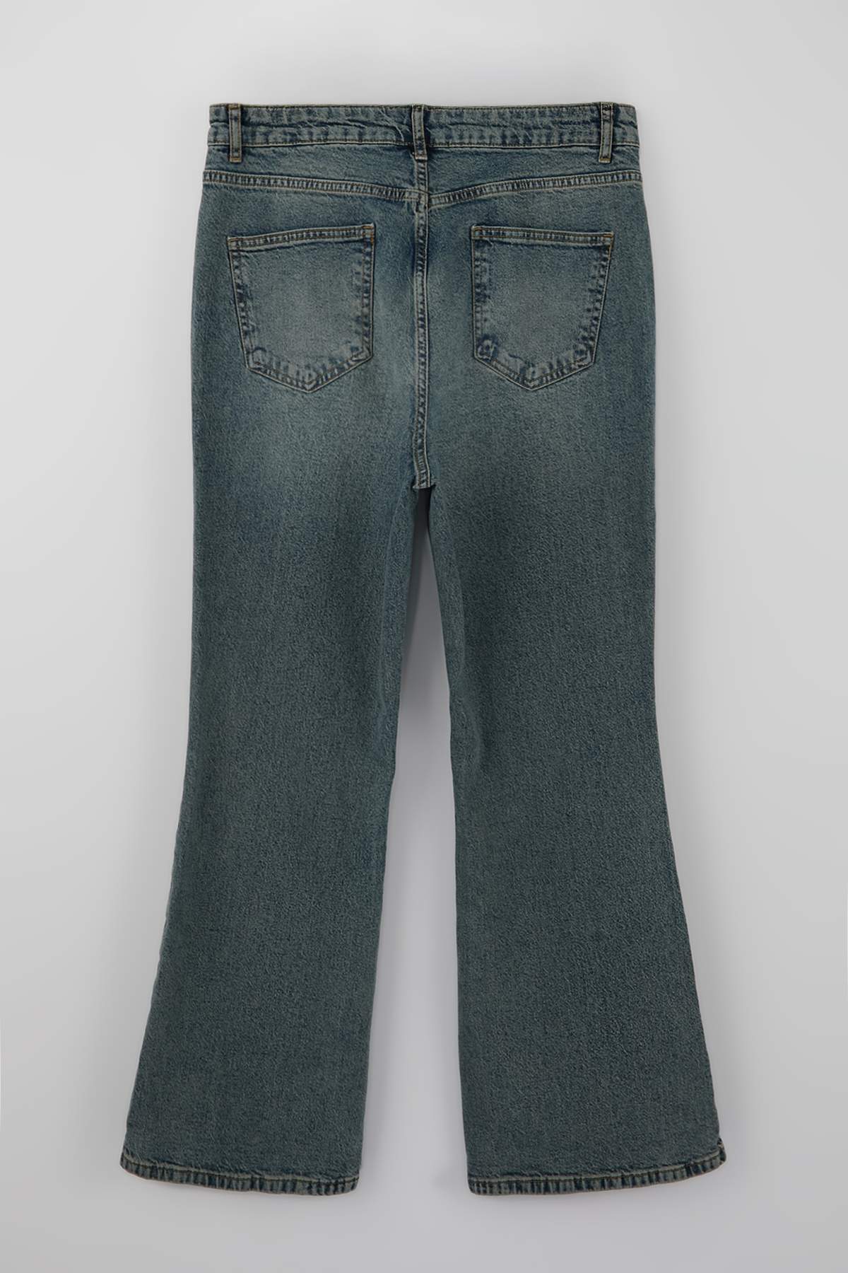 Trendyolmilla  Koyu Mavi Yüksek Bel Comfort/Esnek Flare Fit İspanyol Paça Büyük Beden Jeans TBBSS26CJ00025 - Görsel 7