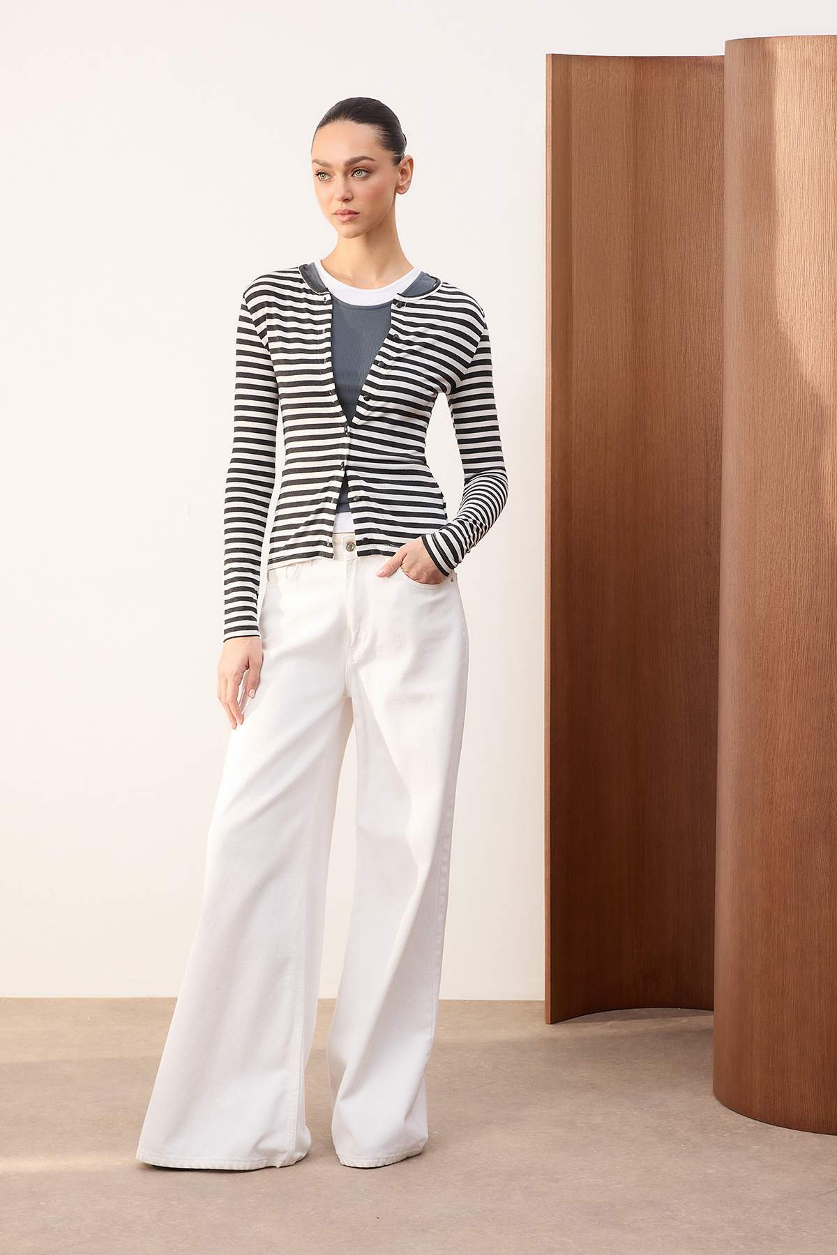 Trendyolmilla  Wardrobe Essentials-Antrasit Regular/Normal Kalıp Uzun Kollu Yumuşak Örme Bluz TWOSS26BZ00245 - Görsel 3