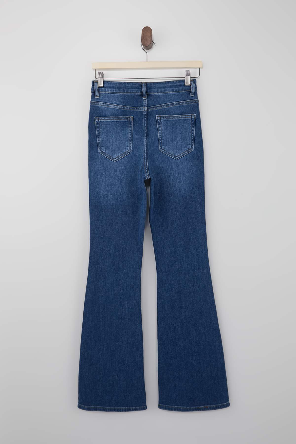 Trendyolmilla  Trendyolmilla Wardrope Essentials Koyu Mavi DÖKÜMLÜ Yüksek Bel Orta Esnek Flare Jeans TWOSS26JE00106 - Görsel 10