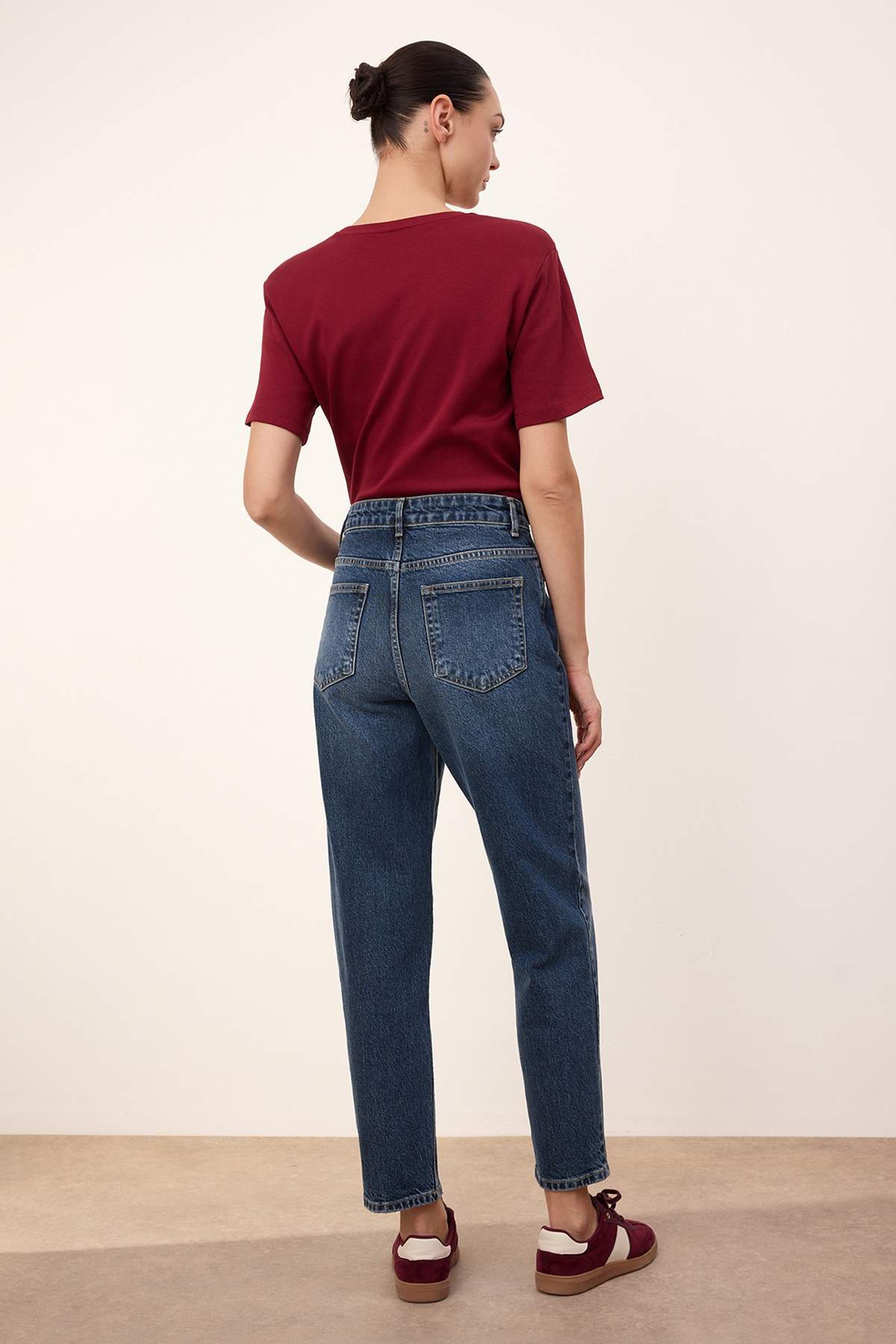 Trendyolmilla  Trendyolmilla Wardrope Essentials Mavi Yüksek Bel Az Esnek Bilek Boy Mom Jeans TWOSS26JE00109 - Görsel 4