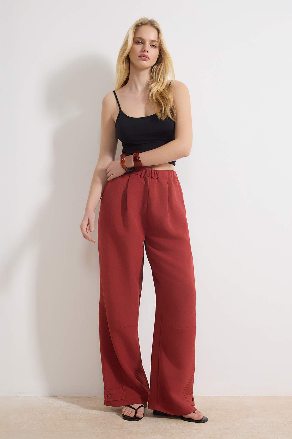 Trendyolmilla Kiremit Tensel Yumuşak Tuşeli Beli Lastikli Wide Leg/Geniş Paça Pantolon TWOSS26PL00055