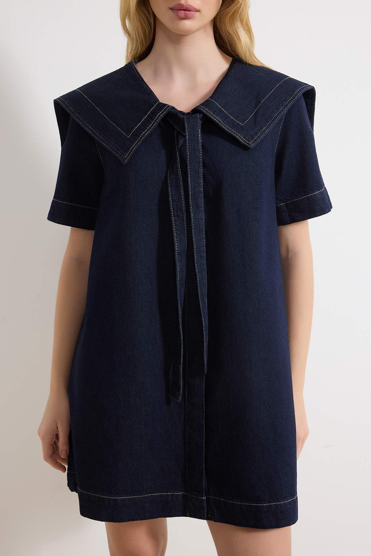 Trendyolmilla  Mavi Bebe Yaka Detaylı %100 Pamuk Mini Denim Elbise TWOSS26EL00041 - Görsel 3