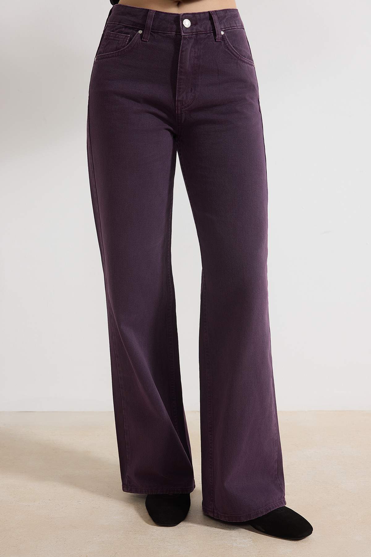 Trendyolmilla  Mor Yıkama Efektli Yüksek Bel %100 Pamuk Uzun Boy Wide Leg Jeans TWOSS26JE00047 - Görsel 3