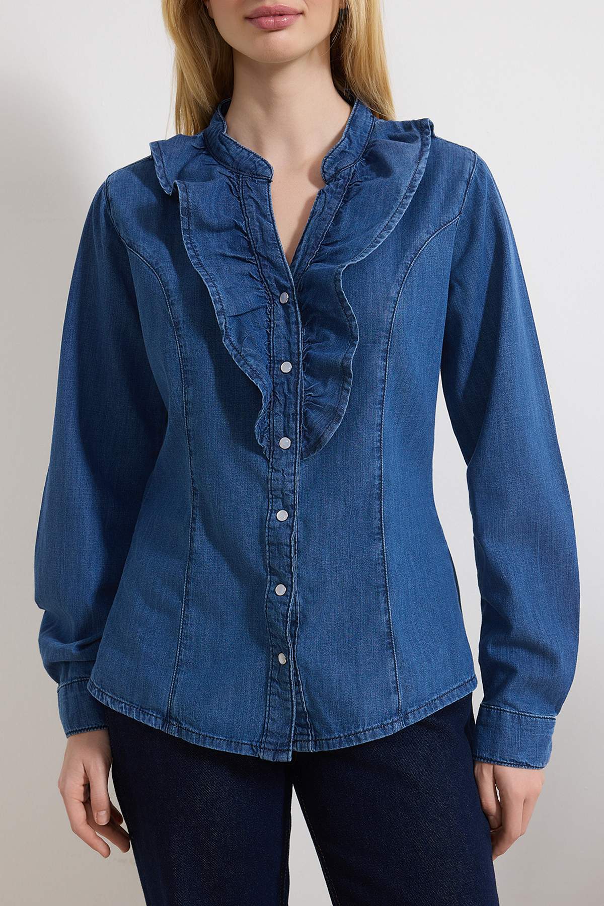 Trendyolmilla  Mavi Bebe Yaka 100% Pamuk Denim Gömlek TWOSS26GO00027 - Görsel 3