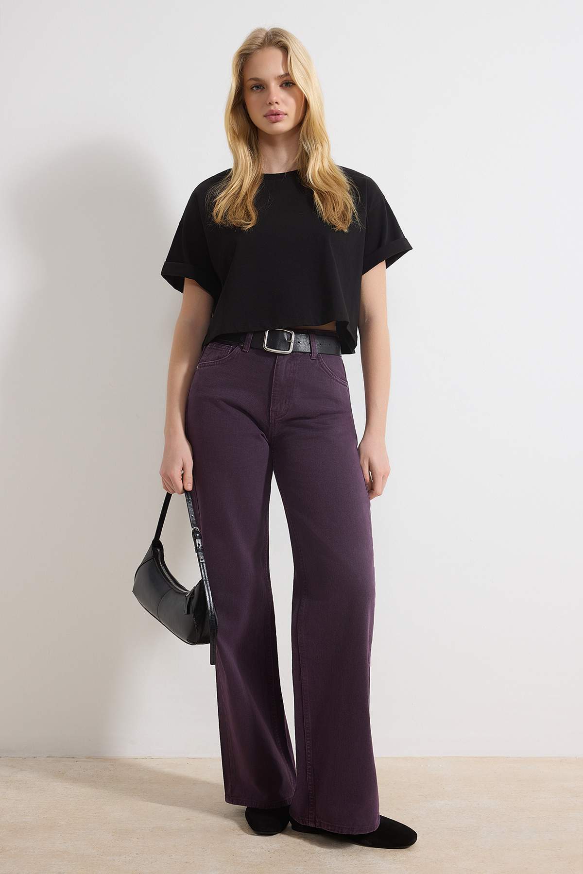 Trendyolmilla  Mor Yıkama Efektli Yüksek Bel %100 Pamuk Uzun Boy Wide Leg Jeans TWOSS26JE00047