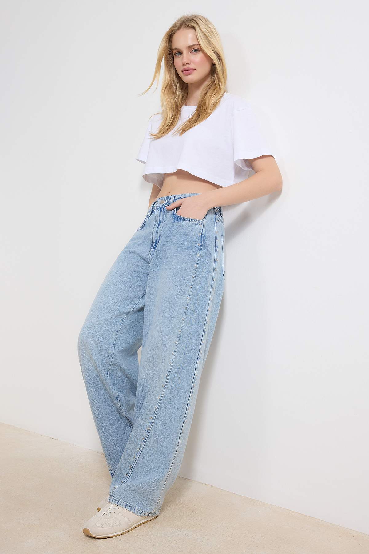 Trendyolmilla  Açık Mavi DÖKÜMLÜ Trok Detaylı Yüksek Bel %100 Pamuk Baggy Jeans TWOSS26JE00066