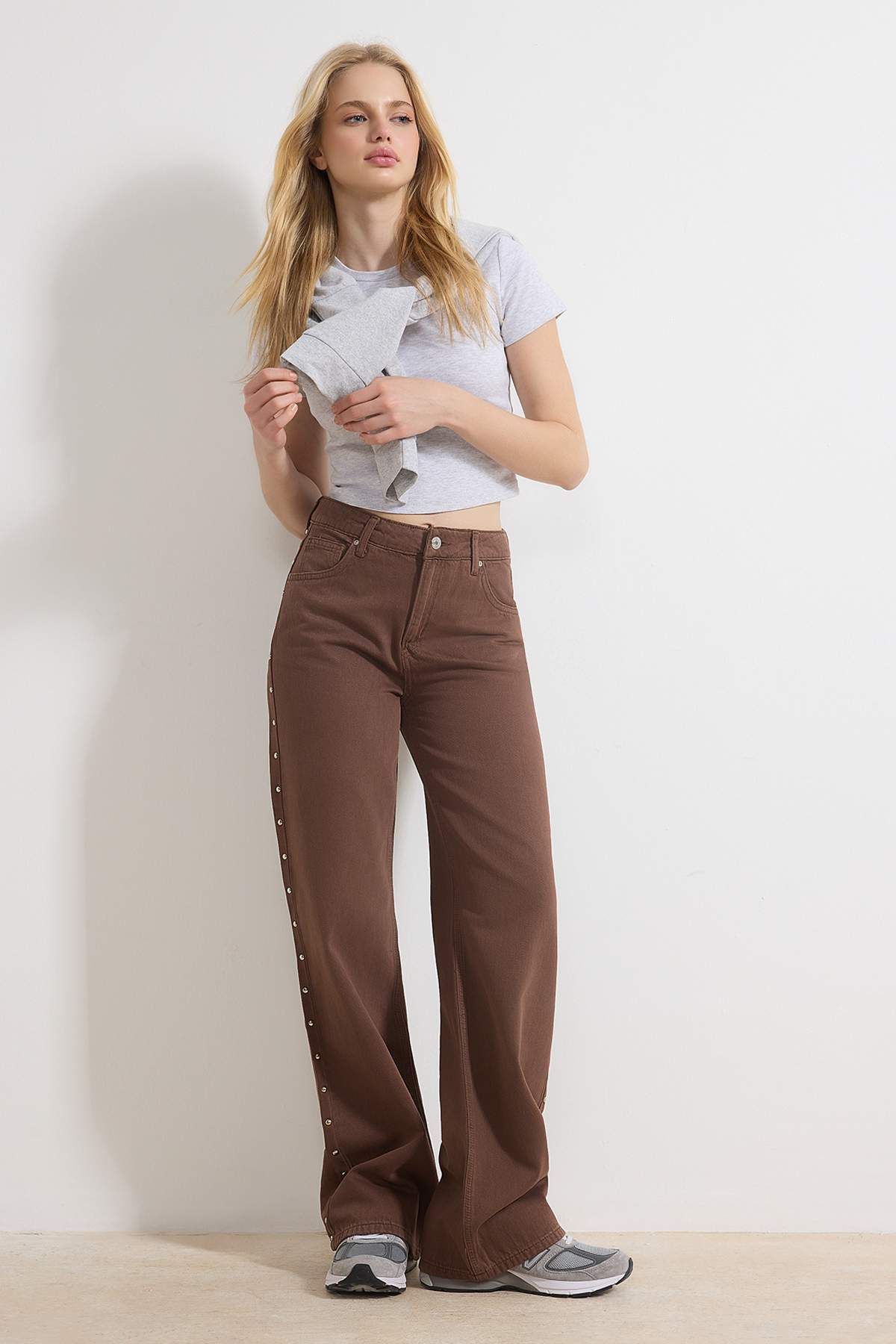 Trendyolmilla  Kahverengi DÖKÜMLÜ Trok Detaylı Yüksek Bel %100 Pamuk Wide Leg Jeans TWOSS26JE00065 - Görsel 2