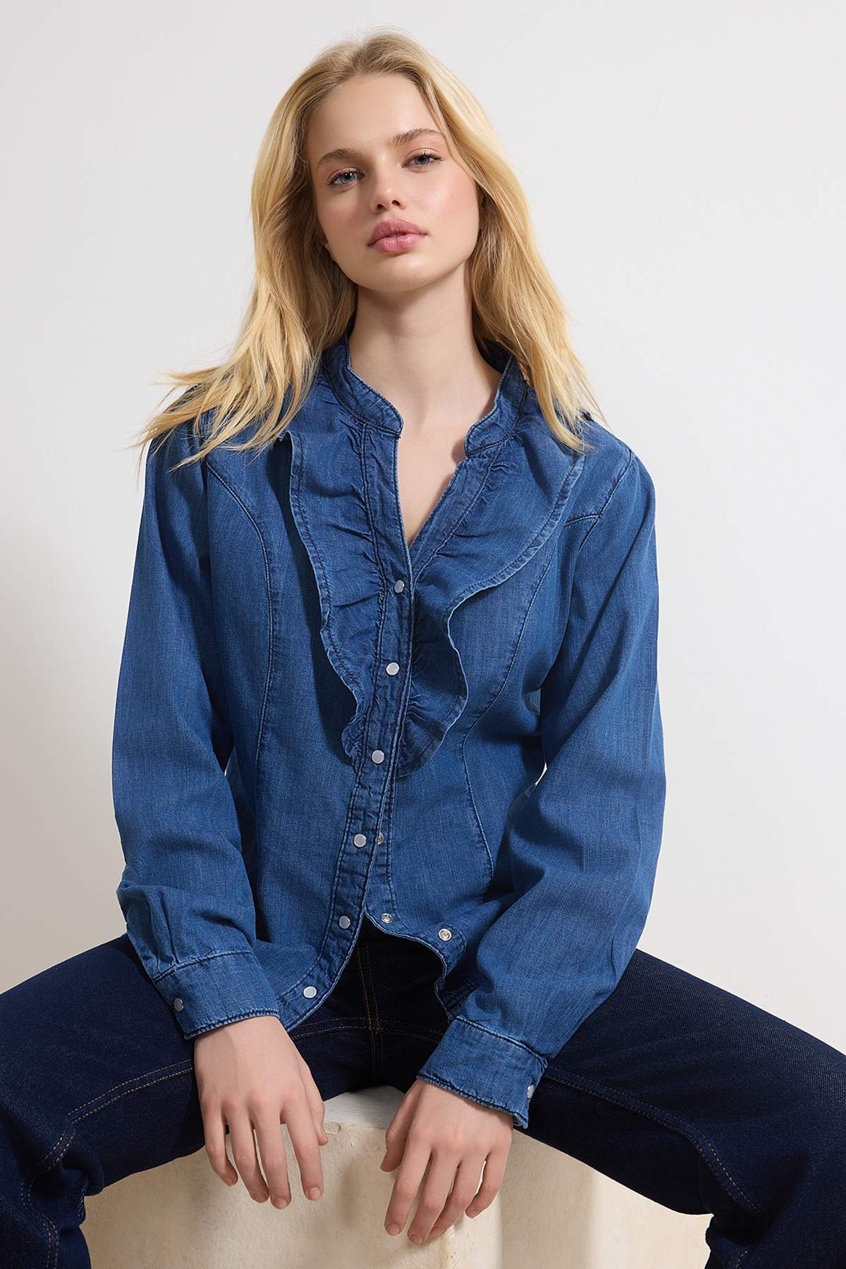 Trendyolmilla  Mavi Bebe Yaka 100% Pamuk Denim Gömlek TWOSS26GO00027