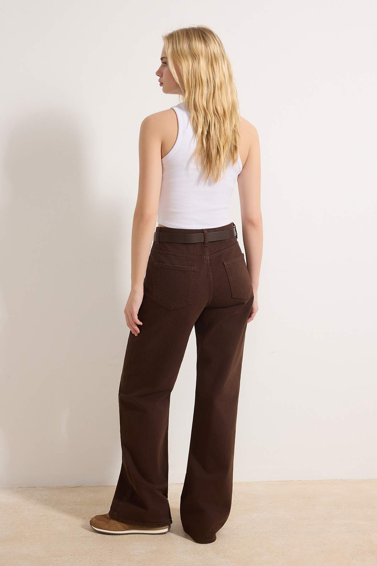 Trendyolmilla  Kahverengi Kemerli Yüksek Bel Wide Leg Palazzo Jeans TWOAW26JE00271 - Görsel 4