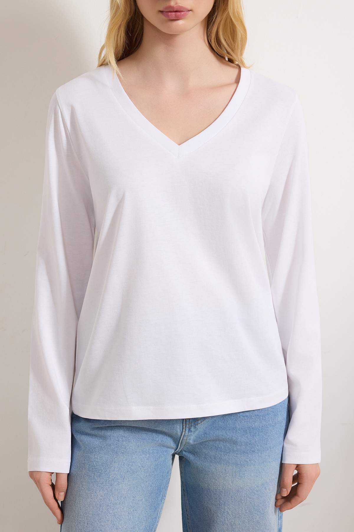 Trendyolmilla  Siyah-Beyaz 2'li Paket %100 Pamuk V Yaka Regular/Normal Kesim Örme T-Shirt TWOAW25TS00002 - Görsel 7