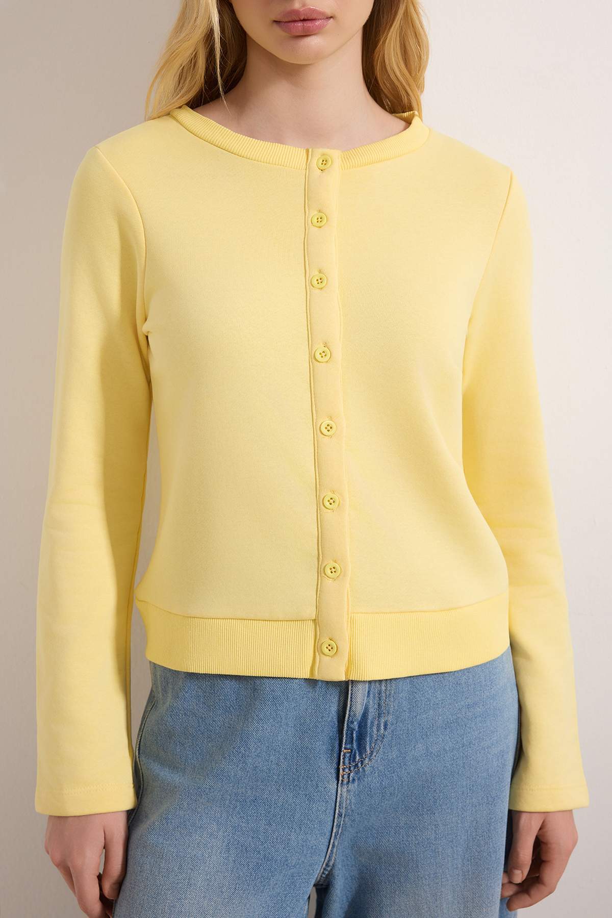 Trendyolmilla  Teen Açık Sarı Düğmeli Regular/Normal Kalıp Örme Sweatshirt TWOAW26SW00162 - Görsel 3