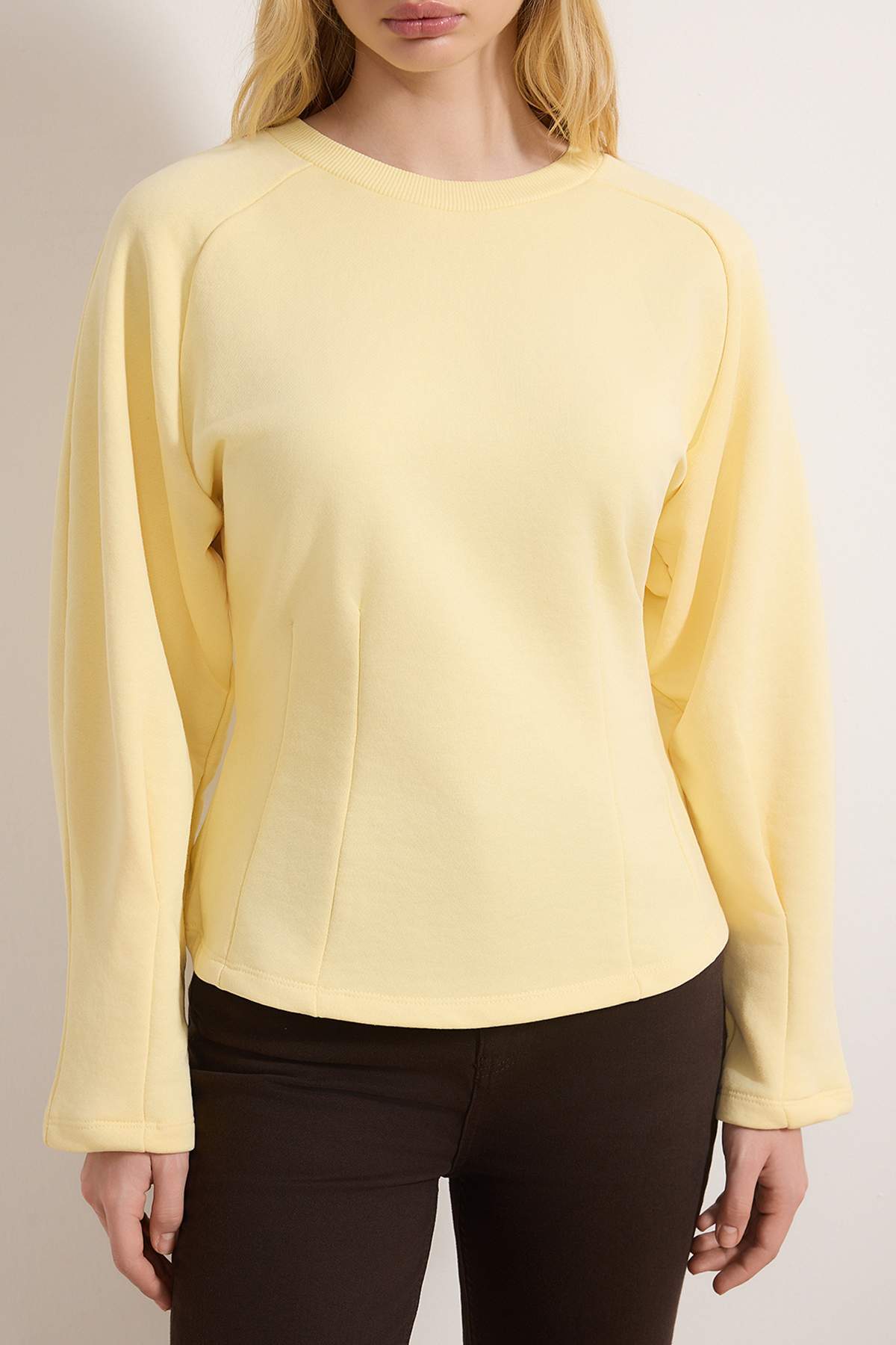 Trendyolmilla  Açık Sarı Kalın Şardonsuz Belden Oturmalı Bisiklet Yaka Örme Sweatshirt TWOAW26SW00068 - Görsel 3