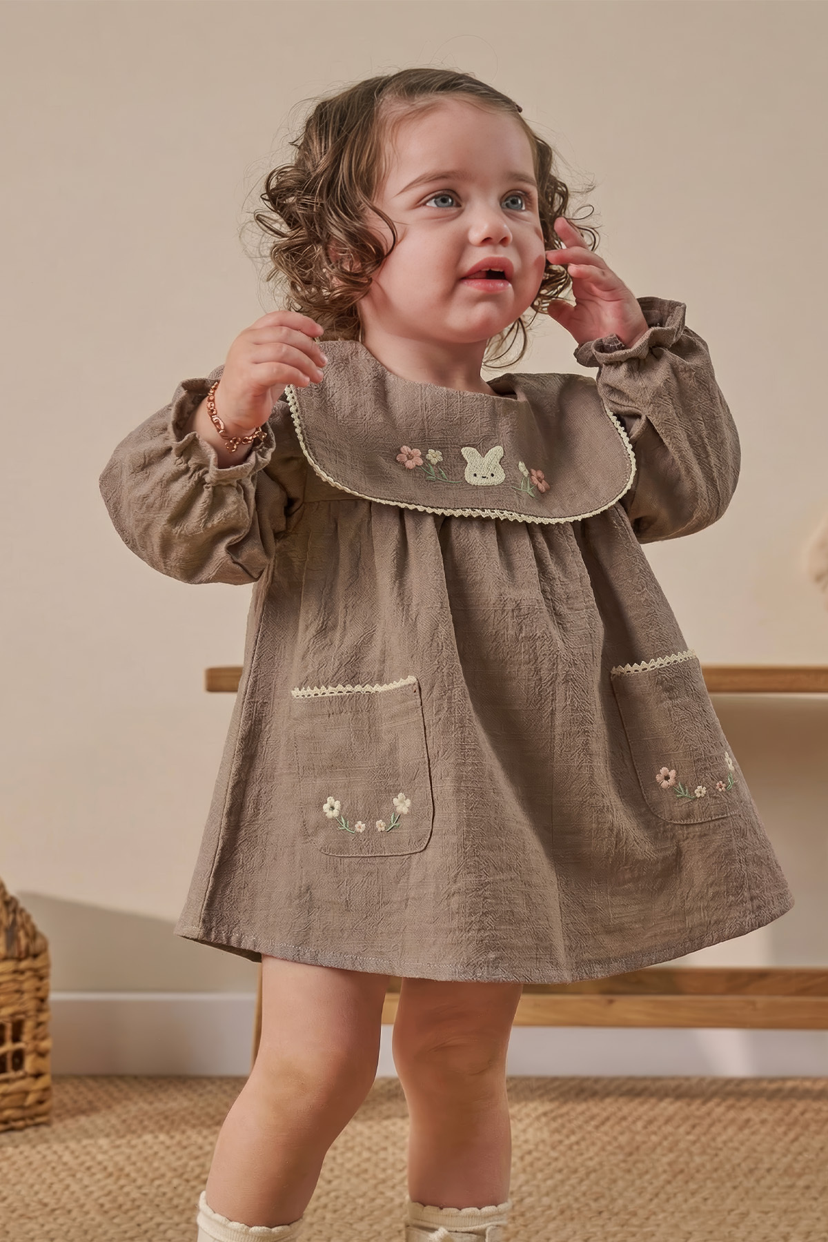 Minipodyum Nakış Detaylı Cepli Bebe Yaka Bayramlık Keten Kız Bebek Elbise fotoğrafı 2 (önizleme)