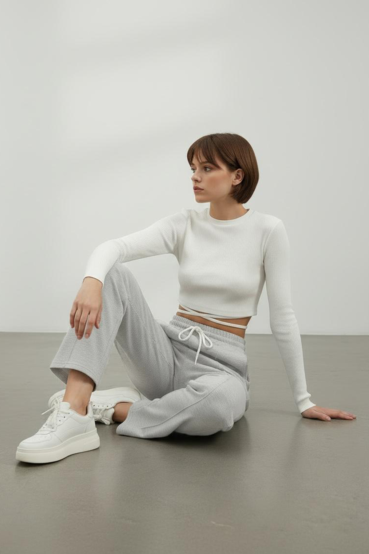 Trend Alaçatı Stili  Kadın Gri Yüksek Bel Önü Çimalı Bol Paça Çift Cepli Eşofman Altı Alc-X7957 - Görsel 2