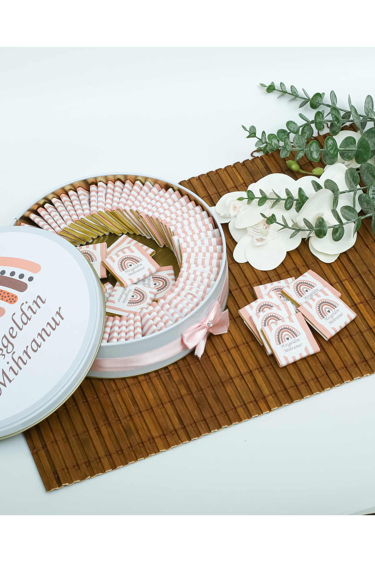 BUGİTO 100 Adet Pudra Gökkuşağı Temalı İsme Özel Hoşgeldin Kız Bebek Doğum Günü Hediyelik Çikolata fotoğrafı 4 (önizleme)