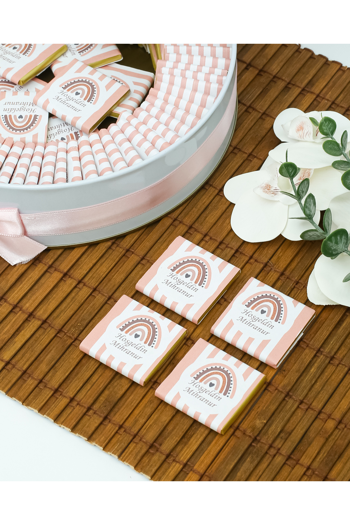 BUGİTO 100 Adet Pudra Gökkuşağı Temalı İsme Özel Hoşgeldin Kız Bebek Doğum Günü Hediyelik Çikolata fotoğrafı 3 (önizleme)