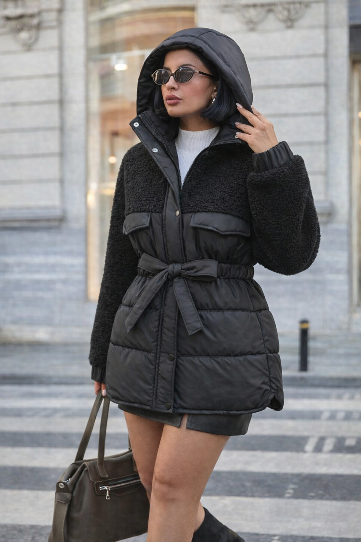 BORCKA TEKSTİL  Siyah Deri Görünümlü Peluş Detaylı Kadın Mont