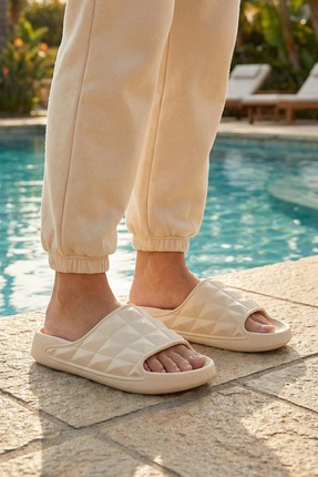 Gezer Kadın Yazlık Eva Banyo Bahçe Havuz Terlik