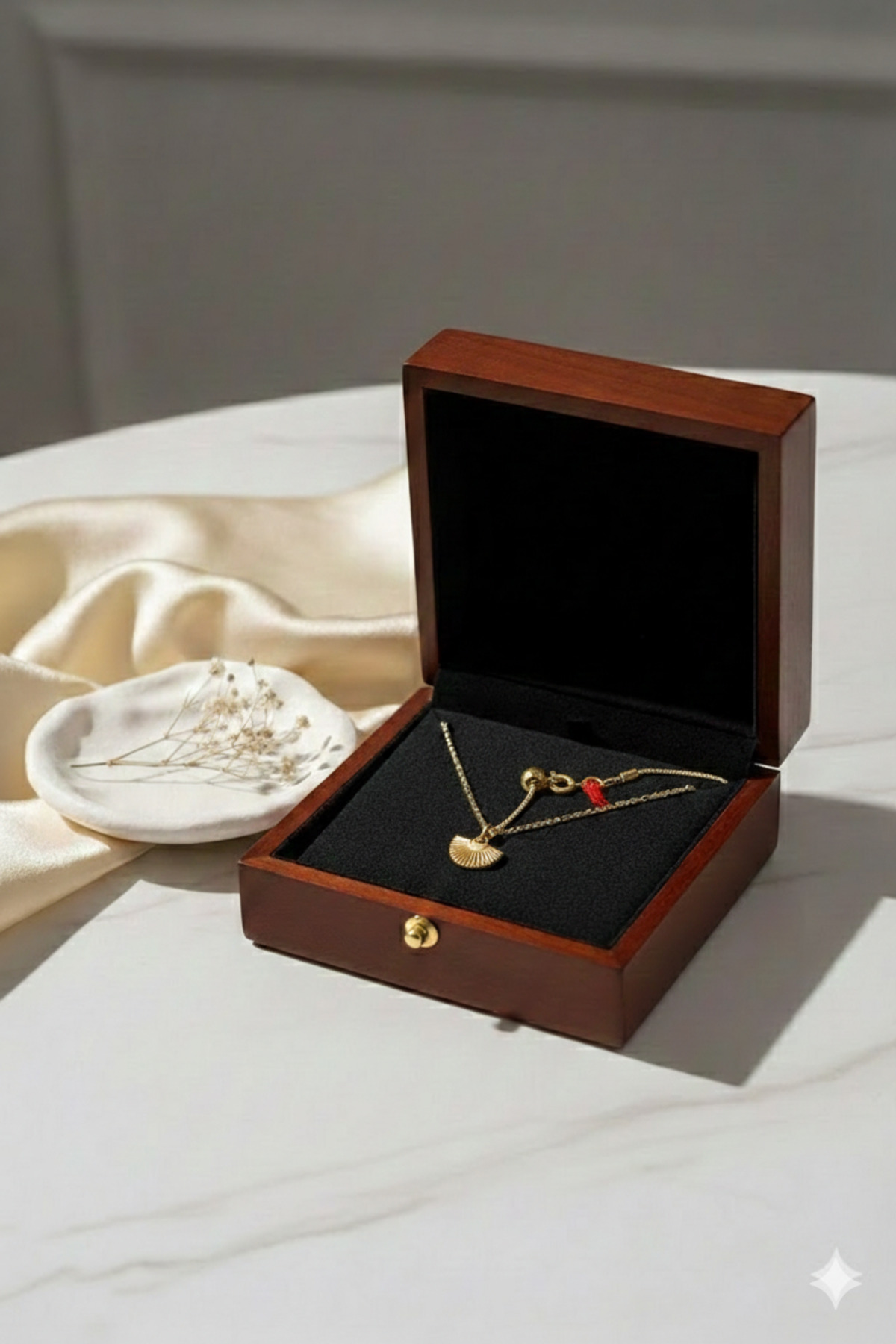 Yelpaze ve Kurdela Charm Altın Kaplama Gold Çelik Asansör Kadın Kolye (45 cm) – Sevgililer Günü Özel - Detay Görseli 2