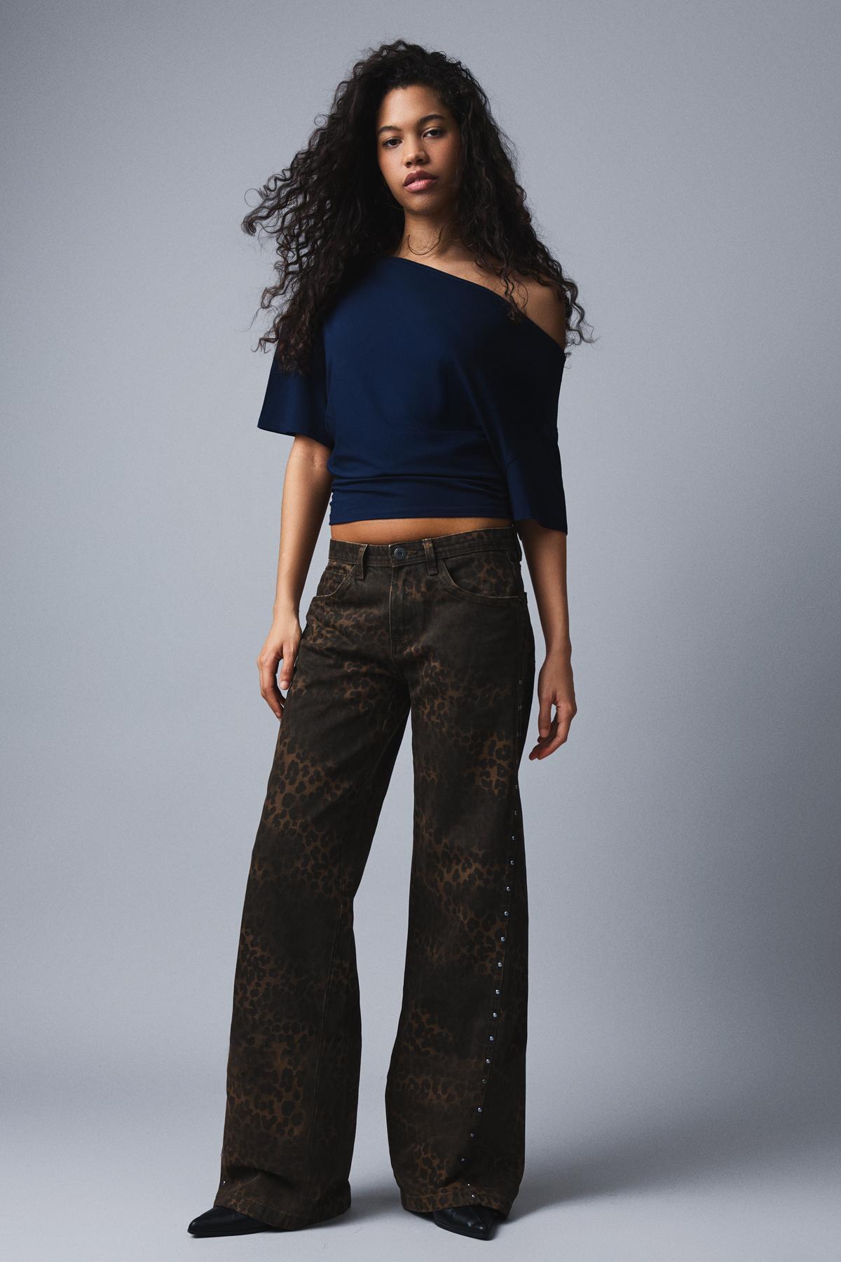 Bershka  Asimetrik baskılı kısa kollu tişört - Görsel 5