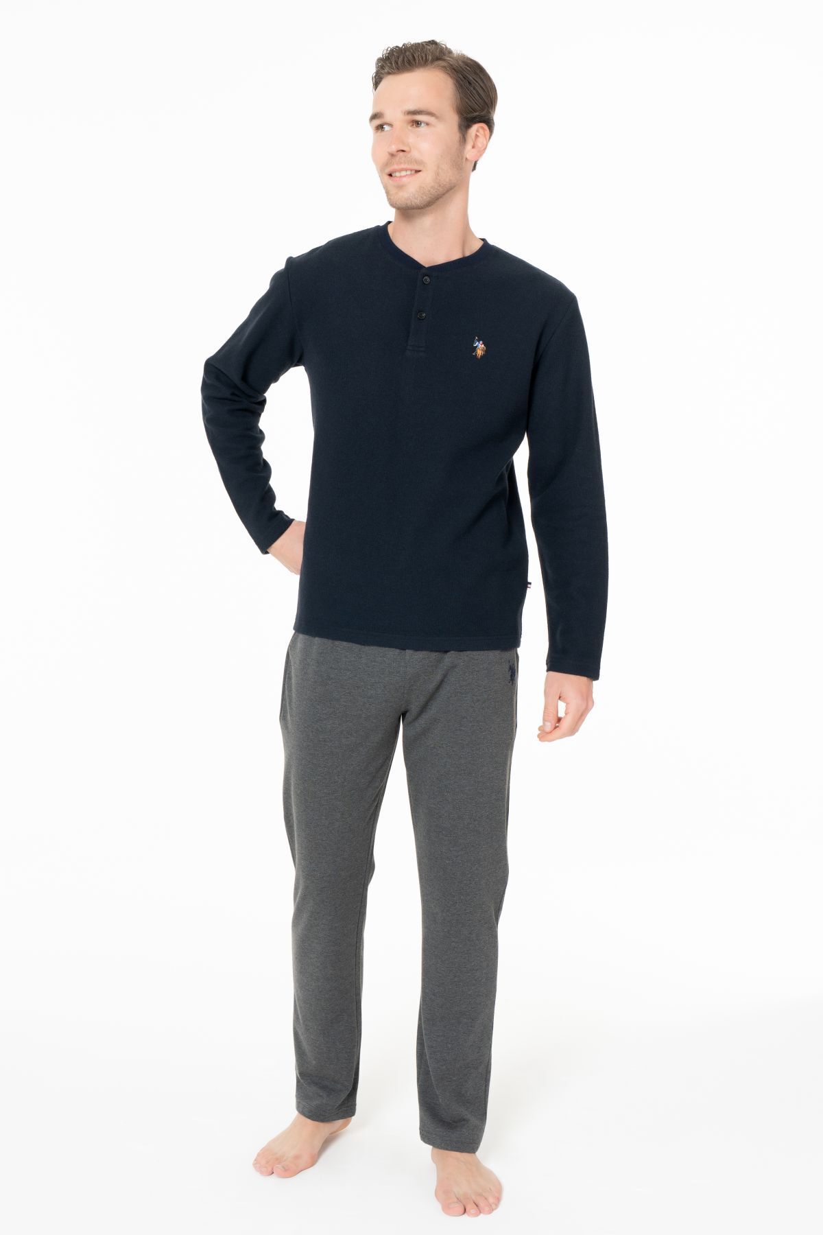 یو اس پولو ست لباس خواب مردانه آستین بلند یقه سه دکمه U.S. Polo Assn. 18966 - سرمه‌ای - سرمه‌ای