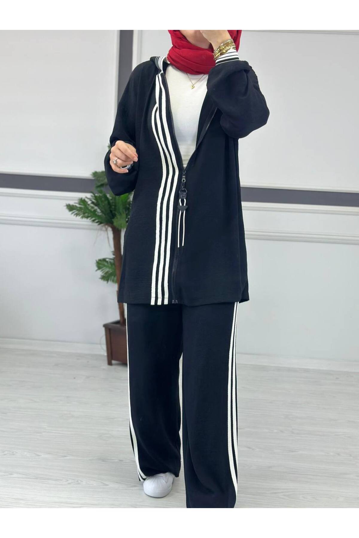 Butik Kardelen Çubuklu Kapüşon Detaylı Tesettür Takım Siyah görsel 5