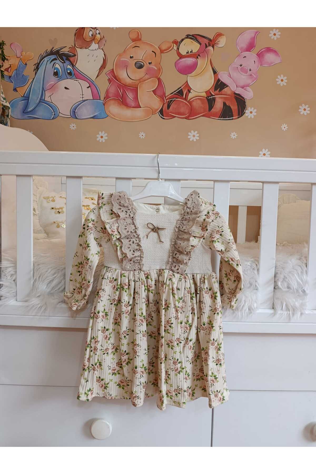 BY TUNA DESİGN Bayramlık Dantelli Çiçekli Kız Bebek Elbisesi – Vintage Tasarım, Bayramlık Bebek Kıyafeti fotoğrafı 5 (önizleme)