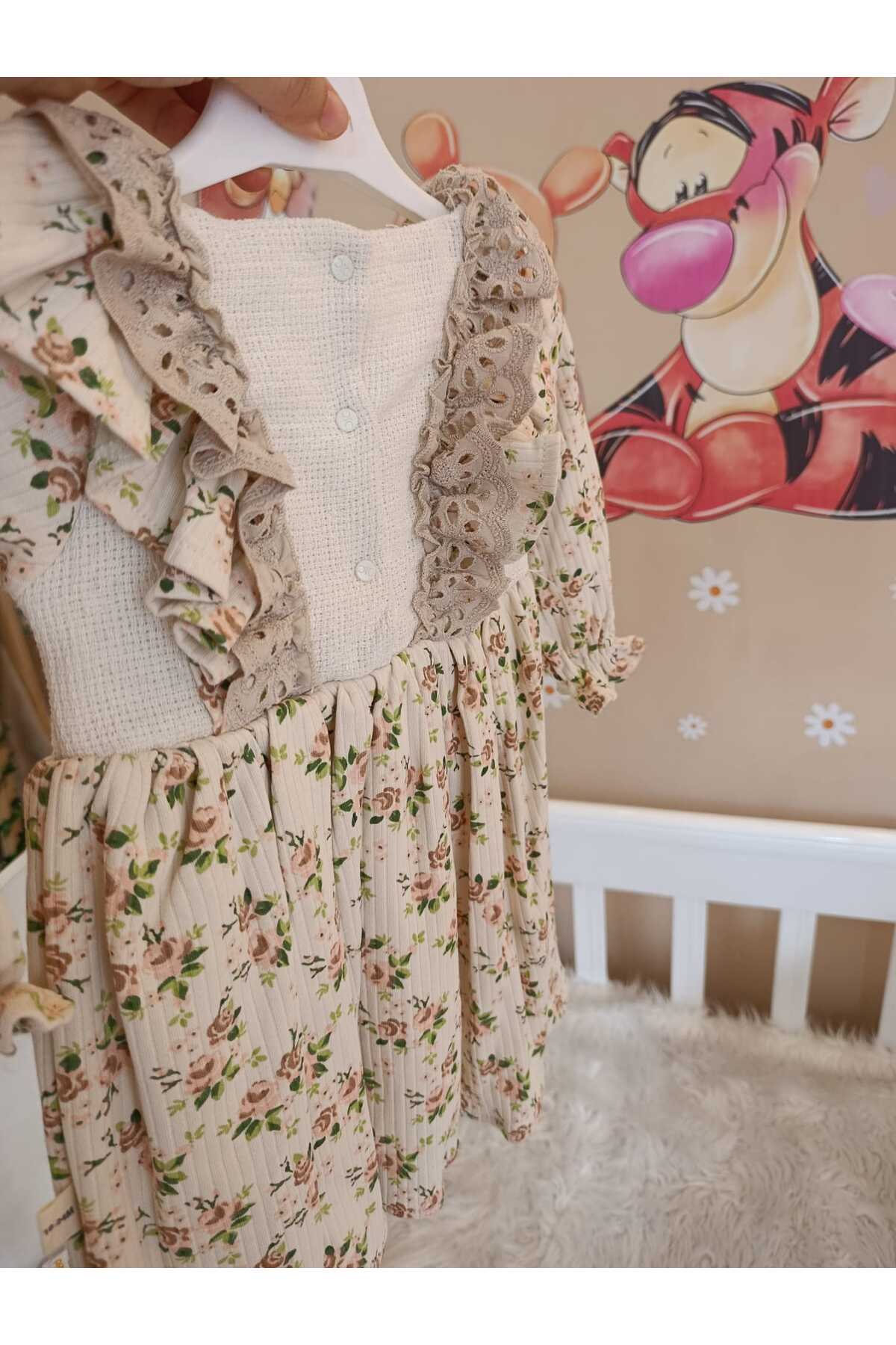 BY TUNA DESİGN Bayramlık Dantelli Çiçekli Kız Bebek Elbisesi – Vintage Tasarım, Bayramlık Bebek Kıyafeti fotoğrafı 4 (önizleme)