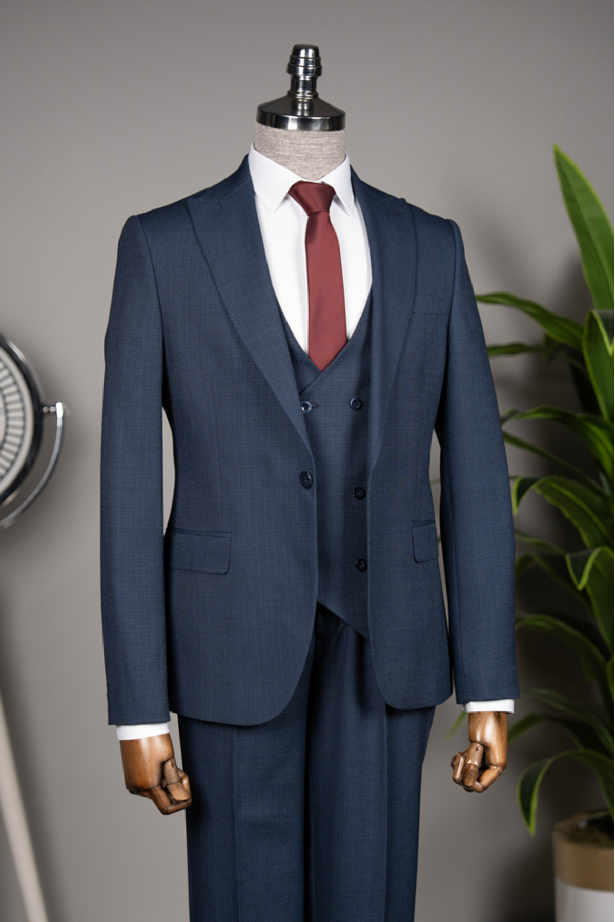 Tailor Ayhan Vested Suit – Prefer SlimFit size 1 large.