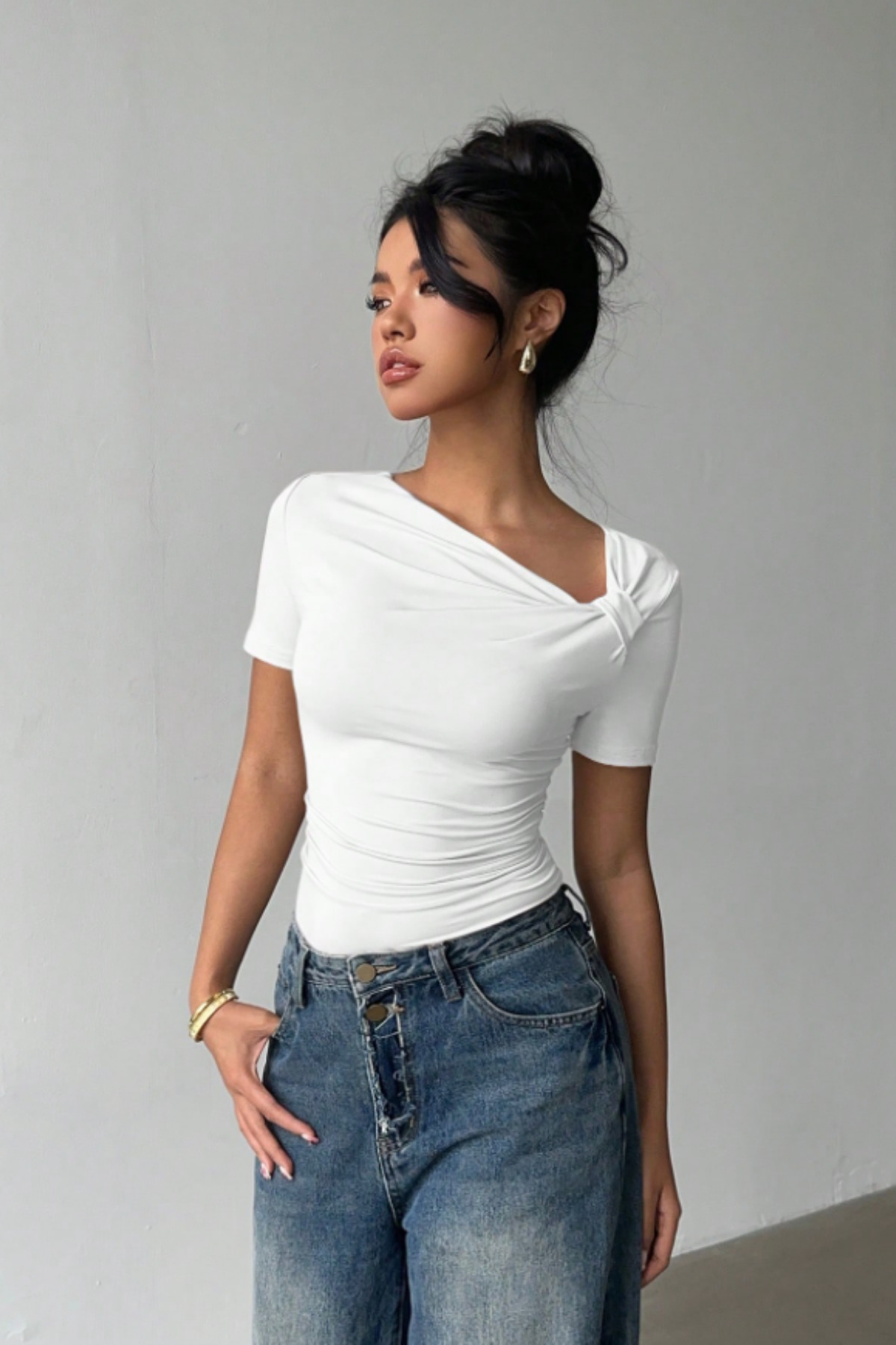 COOL TARZ Жіноча біла блузка з перехресним коміром, короткими рукавами та обл...