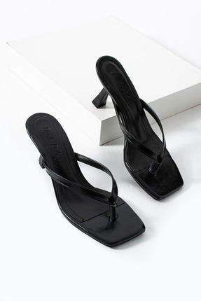 diclepolat Kadın Siyah İnce Bantlı Küt Burun Parmak Arası Topuklu Terlik Vela