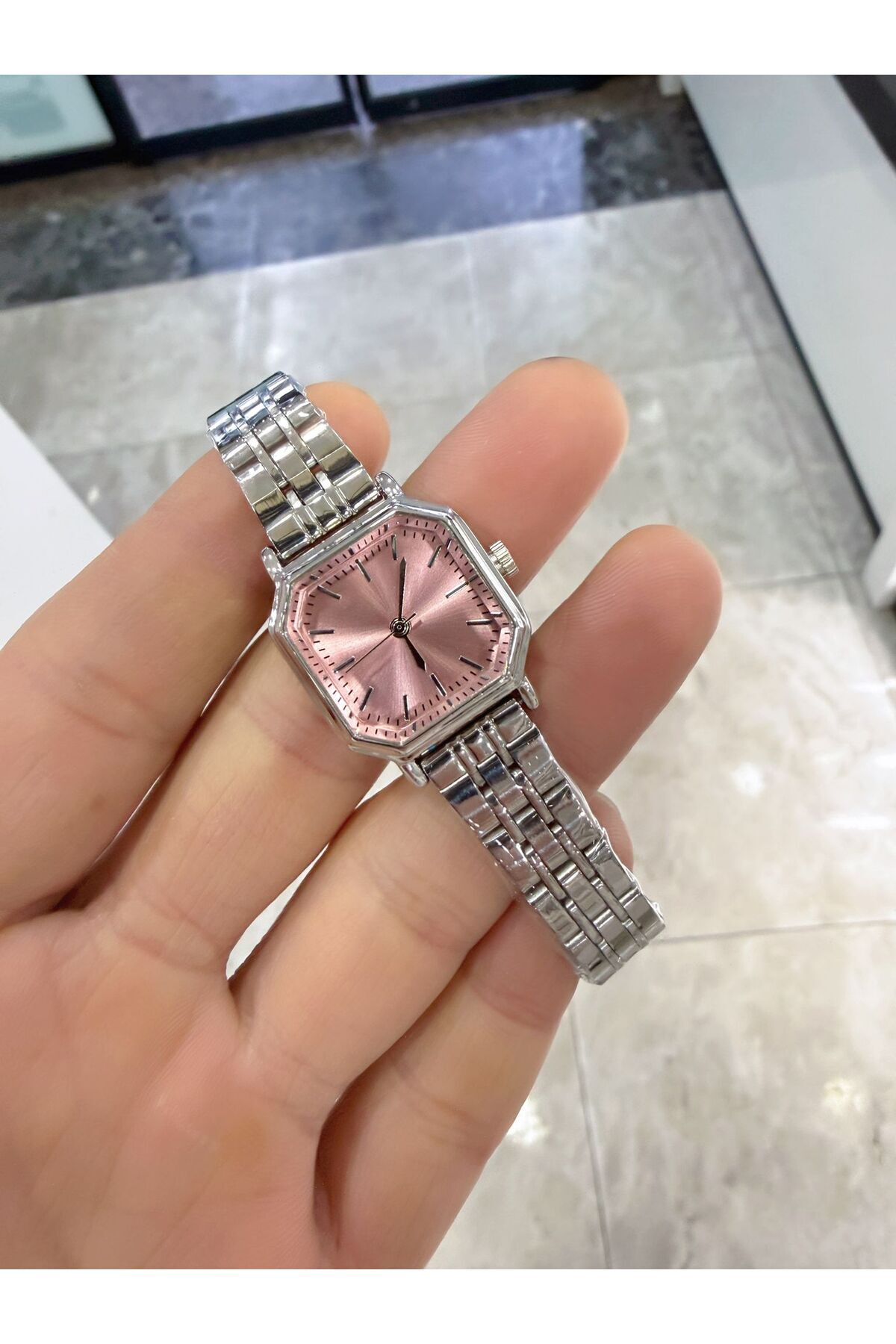 LOOQ  Sekizgen Tasarım Retro Kordon Kadın Kol Saati