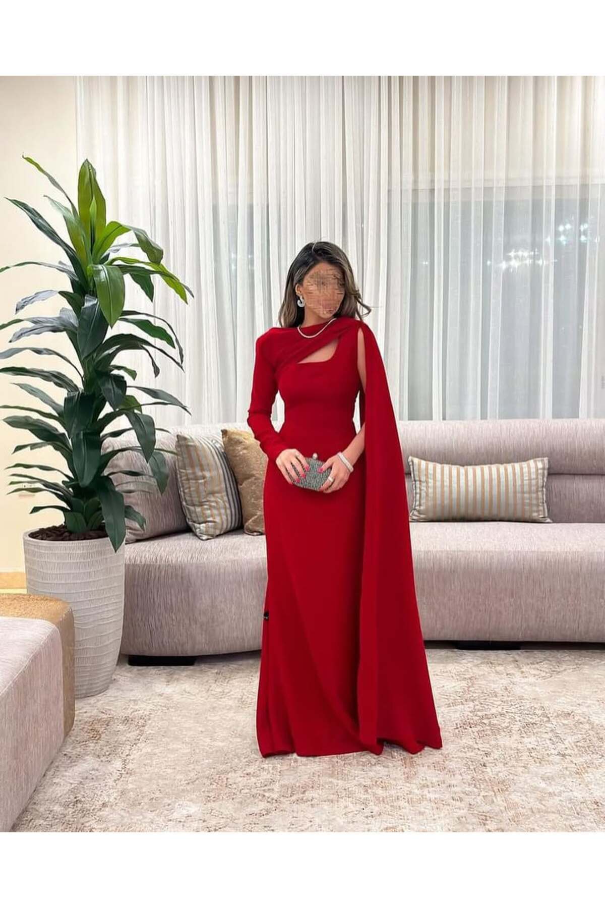 ainaqat aljawhara فستان سهره احمر