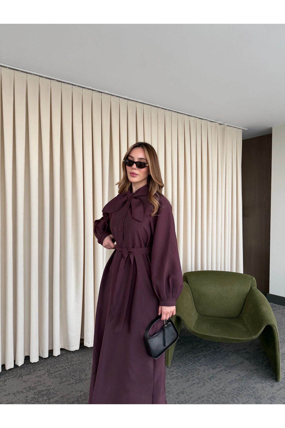 فستان بياقة بلون البرقوق مع تفاصيل فيونكة - 2001