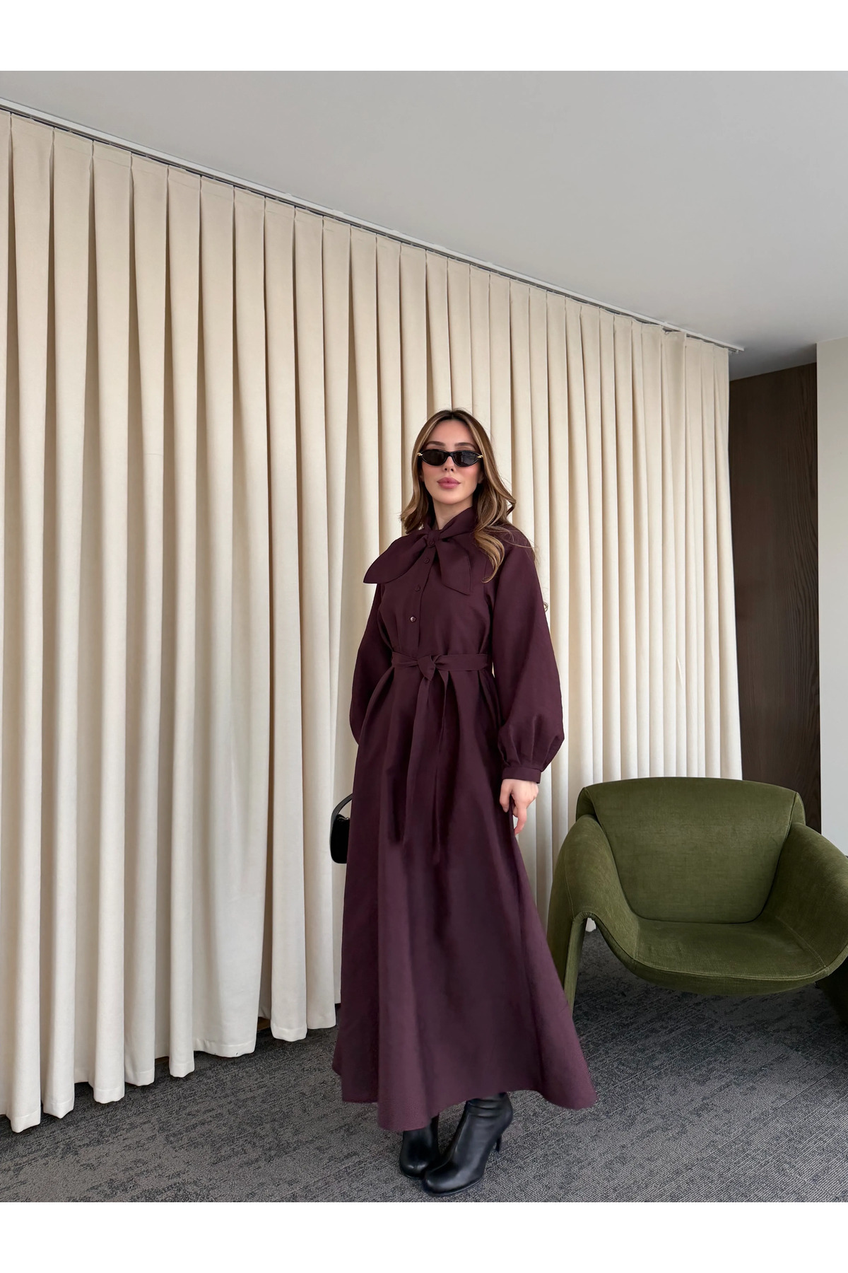 فستان بياقة بلون البرقوق مع تفاصيل فيونكة - 2001