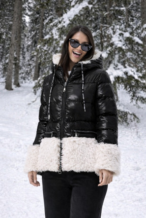 ElieAtelier Kadın Uzun Kürk Detaylı Kapüşonlu Şişme Mont Fermuarlı Kışlık Puf...